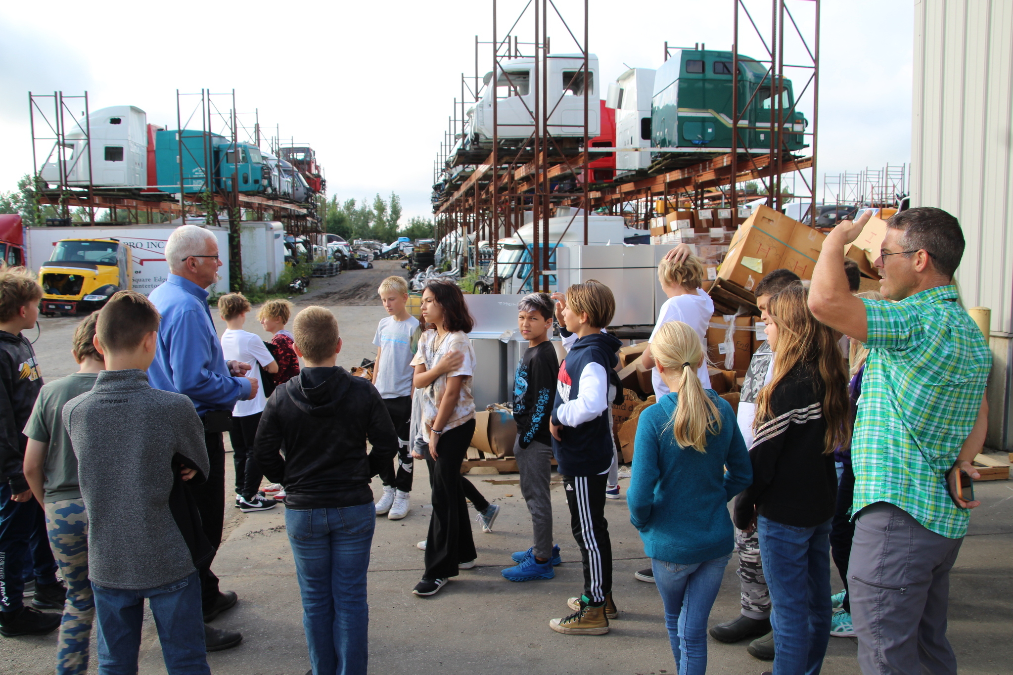 Sixth Grade tour to K&R Truck Sales 9/12/22