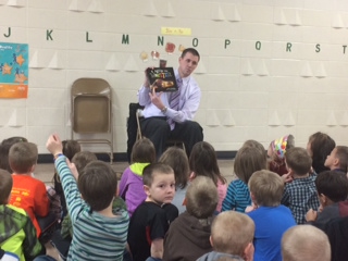 Mr. Tebo shares his love of reading with Sandyview.